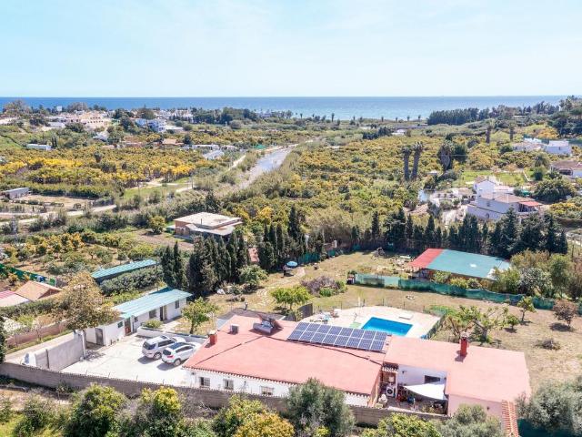 Finca en venta en Estepona
