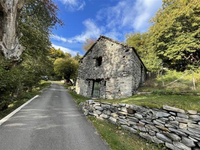 Zweifamilienhaus kaufen in Giornico, Tessin
