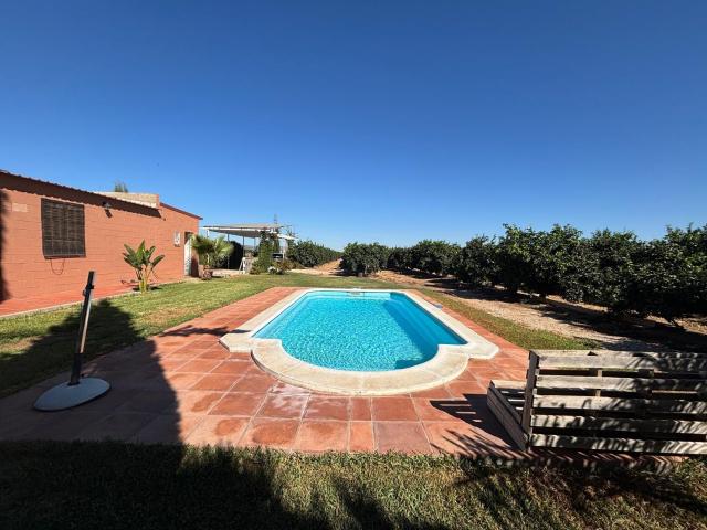 Chalet en venta en Cantillana, Andalucía