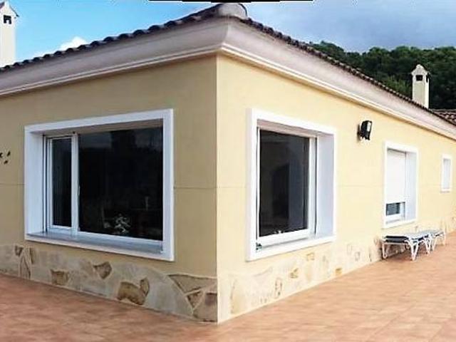 Terreno en venta en la Marina Baixa, Valencia