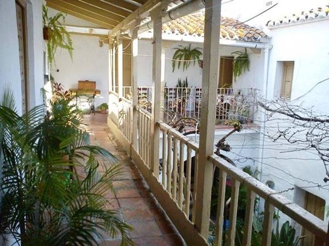 Villa en venta en Benamocarra