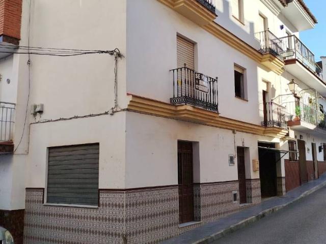 Villa en venta en Benamocarra