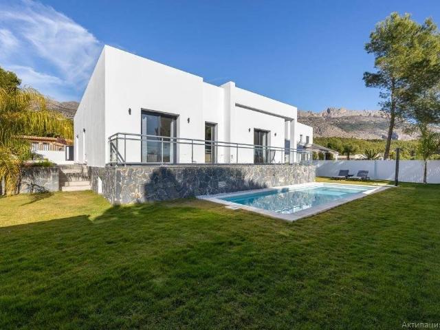 Chalet en venta en Callosa D'en Sarrià, Valencia