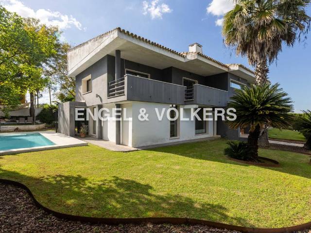 Terreno en venta en Camas, Andalucía