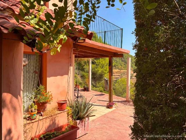 Terreno en venta en Confrides, Alacant / Alicante