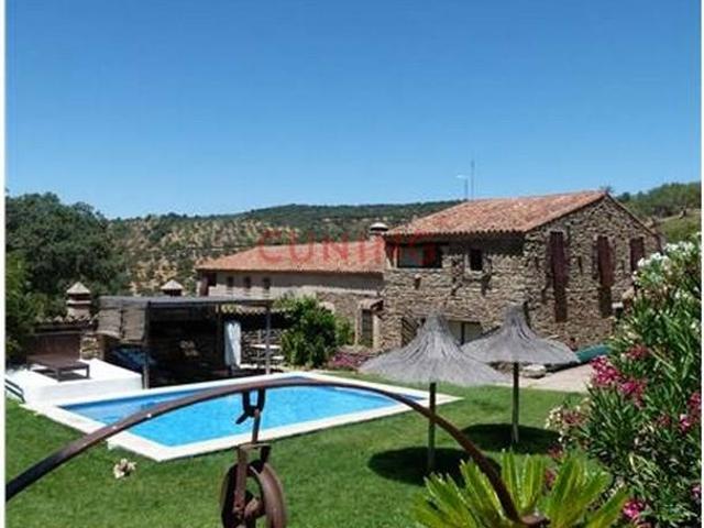 Villa en venta en Madroñera