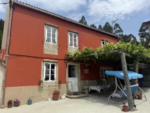 Terreno en venta en Outes, Noia
