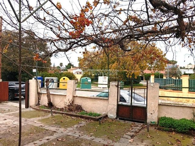 Chalet en venta en Palomares Del Río, Sevilla