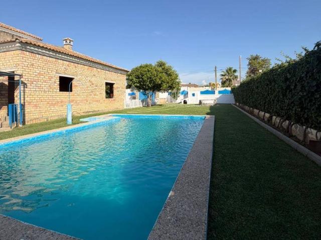 Terreno en venta en Utrera, Andalucía