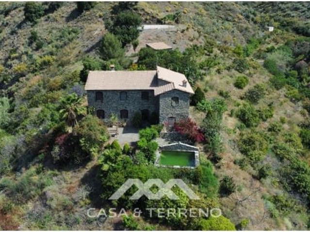 Villa en venta en Moclinejo