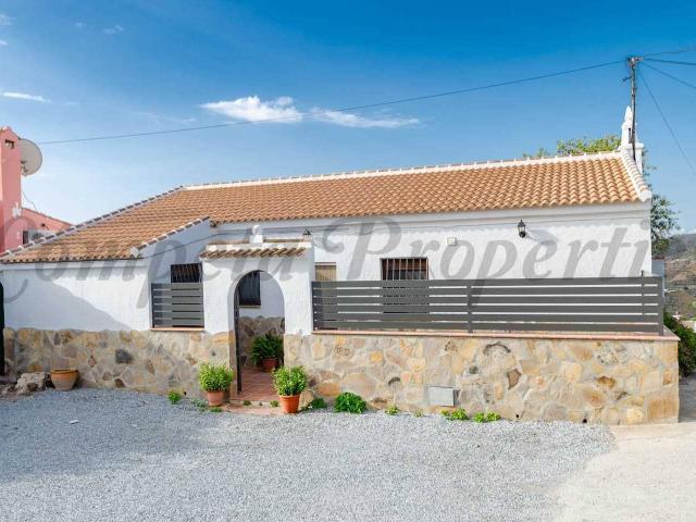 Casa en alquiler en Canillas de Albaida, Málaga