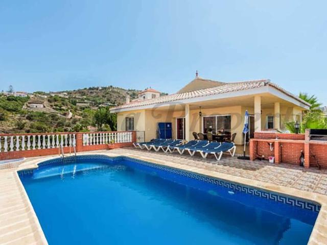 Casa en alquiler en Torrox, Málaga