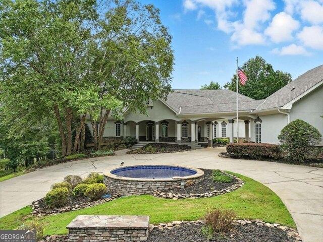 House for sale in Canton