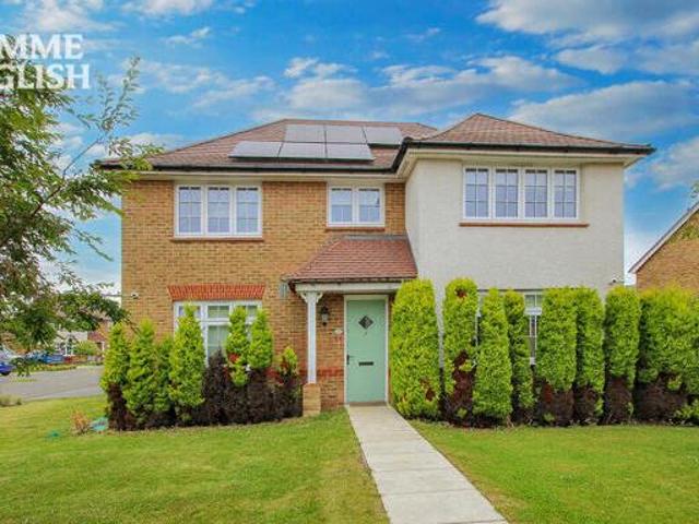 House for sale in Lee Chapel, Essex