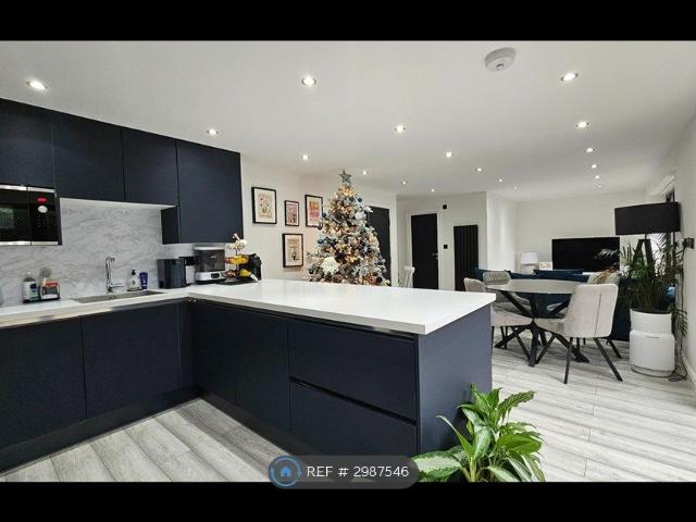 Apartment for rent in Woodford, Greater London