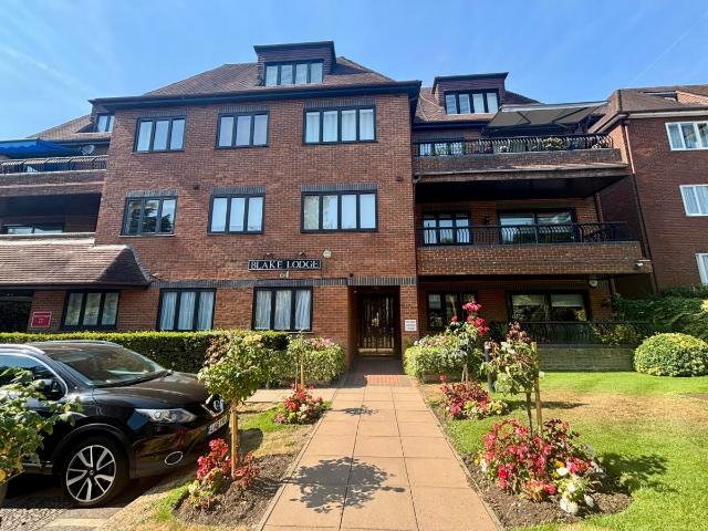 Apartment for rent in Church End, Greater London