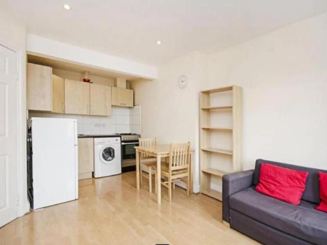 Apartment for rent in Temple Fortune, Greater London