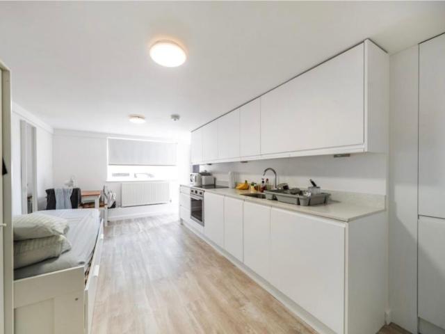 Studio for rent in Temple Fortune, Greater London
