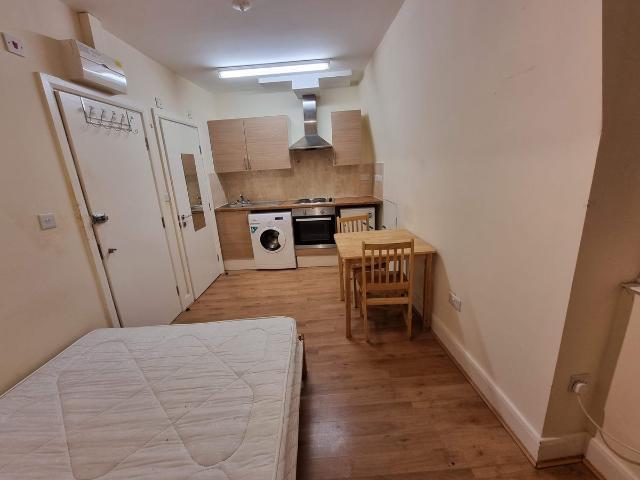 Studio for rent in Golders Green, Greater London