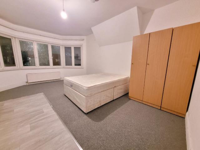 Room for rent in Temple Fortune, Greater London