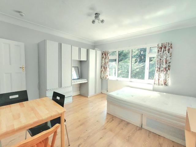 Studio for rent in Golders Green, Greater London