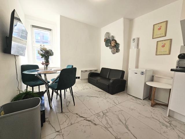 Apartment for rent in North End, Greater London