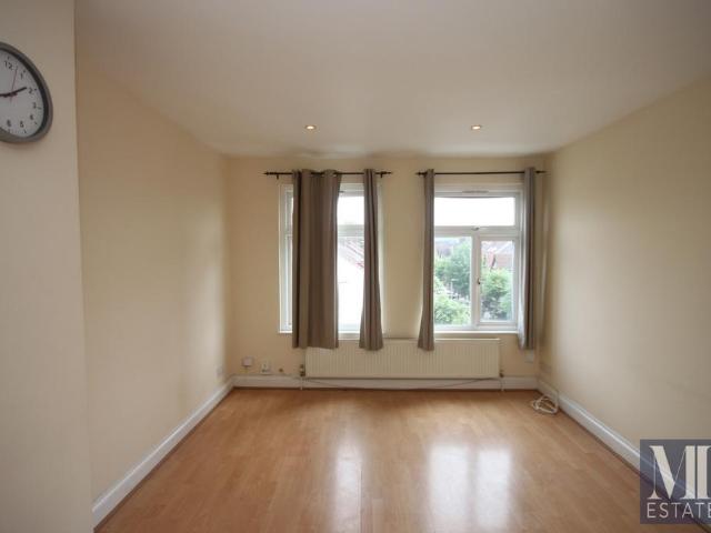 Apartment for rent in Temple Fortune, Greater London