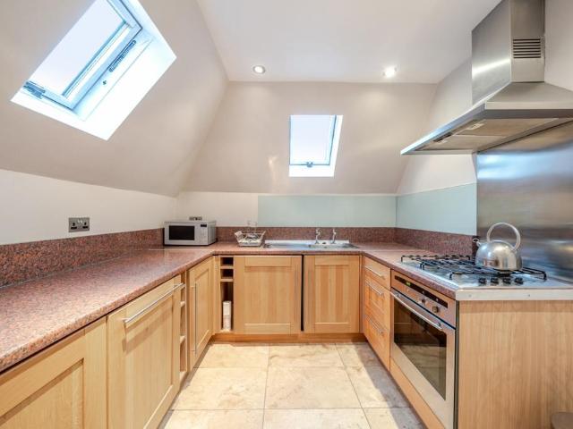 Apartment for rent in Temple Fortune, Greater London