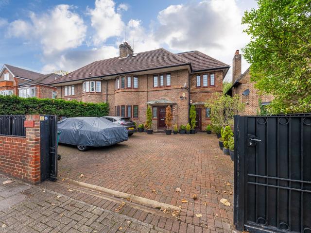 Apartment for rent in Temple Fortune, Greater London