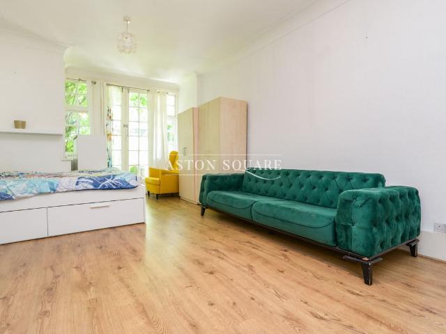 Studio for rent in Golders Green, Isle Of Man