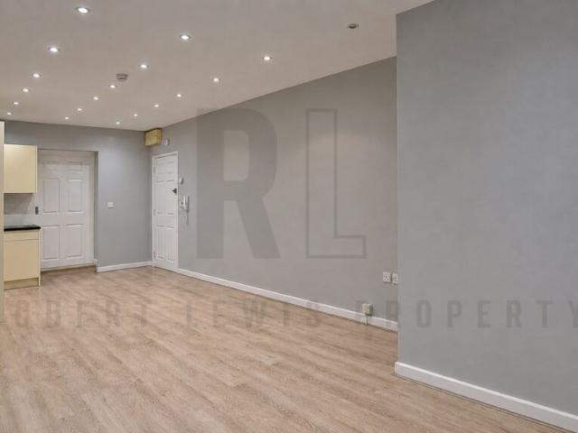 Studio for rent in Temple Fortune, Greater London