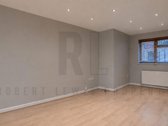 Studio for rent in Temple Fortune, Greater London