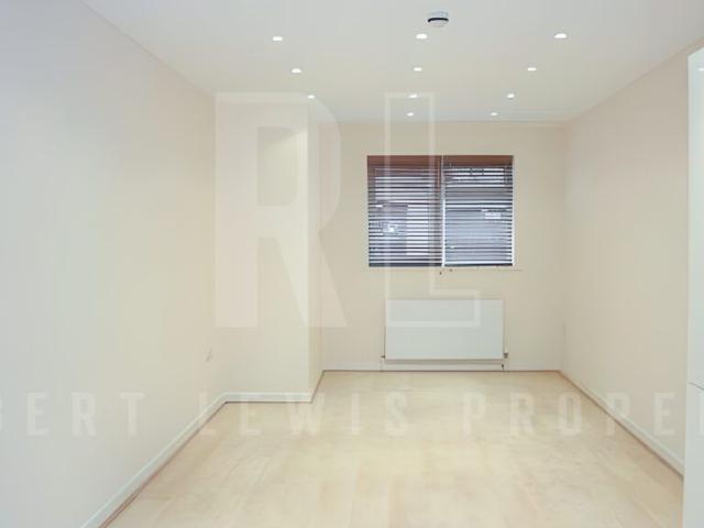 Studio for rent in Temple Fortune, Greater London
