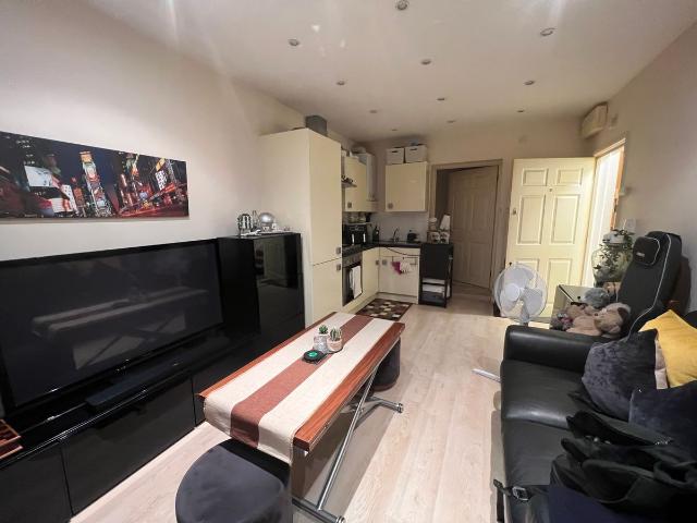 Studio for rent in Temple Fortune, Greater London