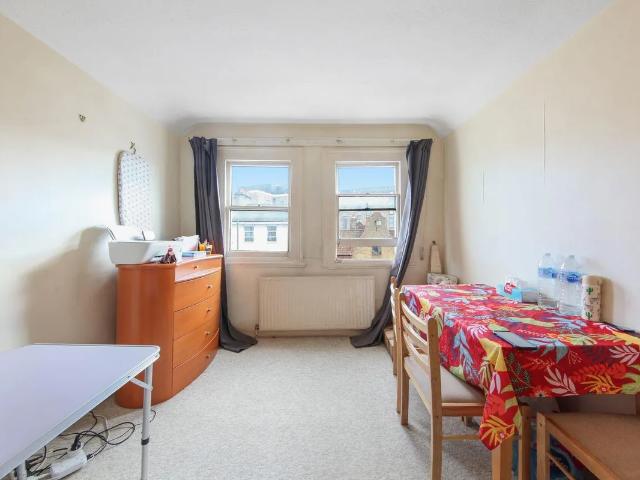 Apartment for rent in Dollis Hill, Greater London