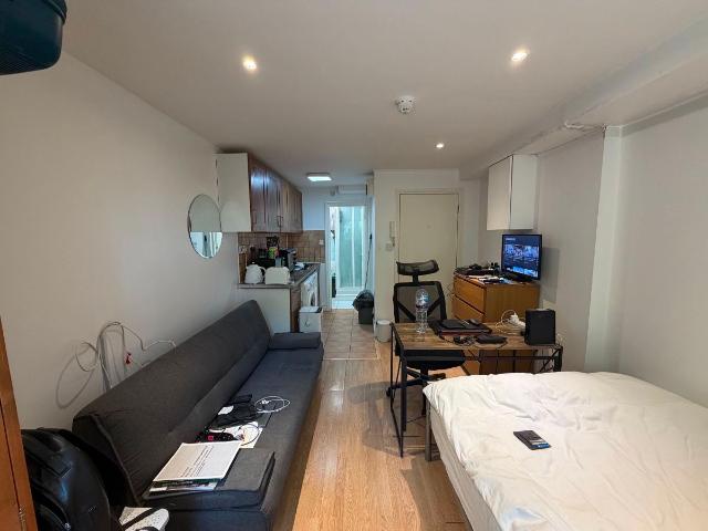 Studio for rent in South Hampstead, Greater London
