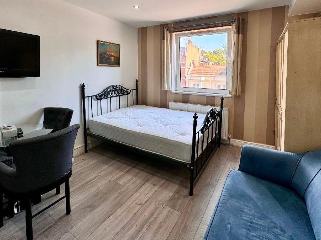 Studio for rent in South Hampstead, Greater London