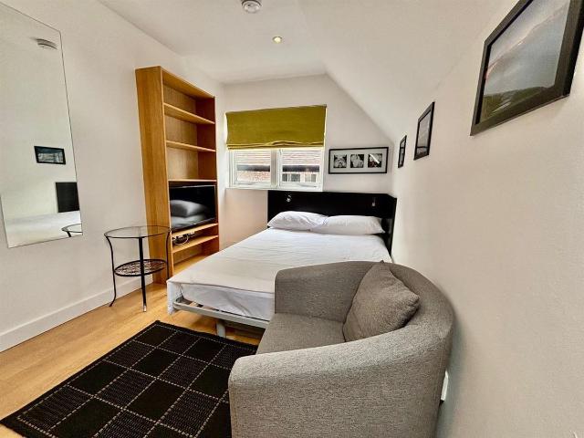 Studio for rent in Temple Fortune, Greater London