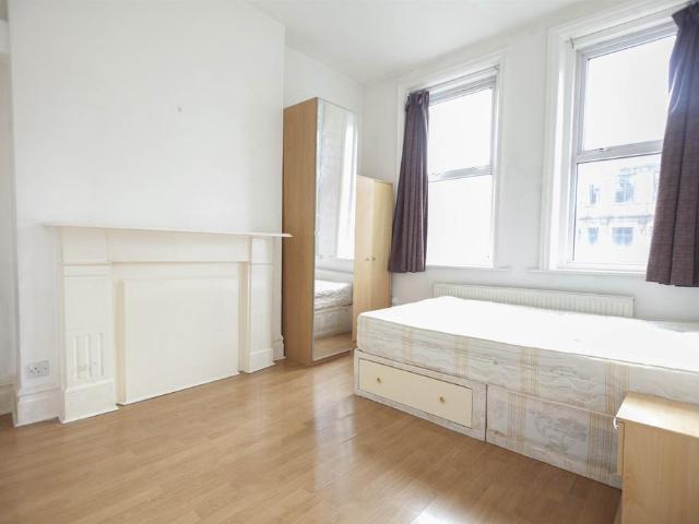 Apartment for rent in The Grand Parade, Greater London