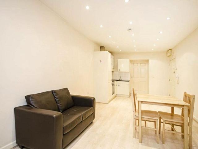 Studio for rent in Temple Fortune, Greater London