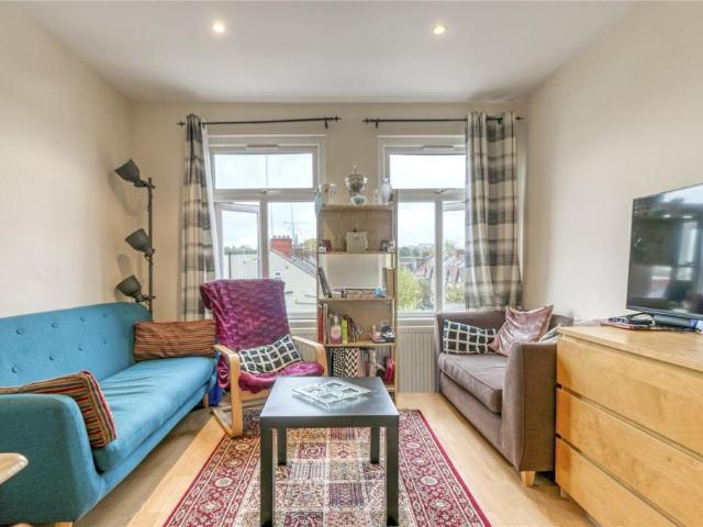 Apartment for rent in Temple Fortune, Greater London