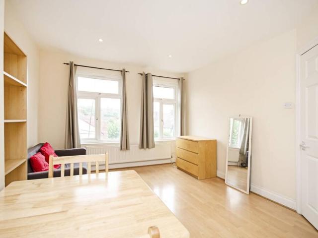Apartment for rent in Temple Fortune, Greater London