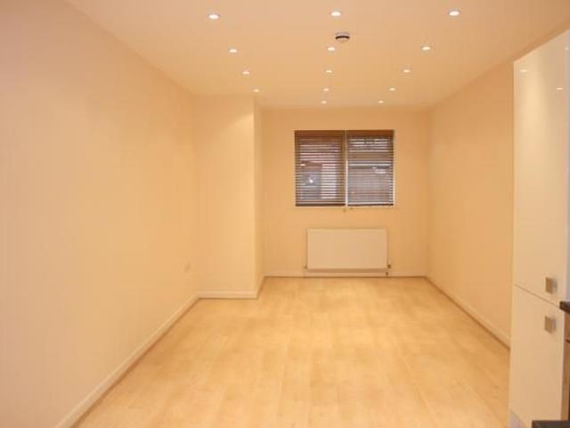 Studio for rent in Golders Green, Greater London