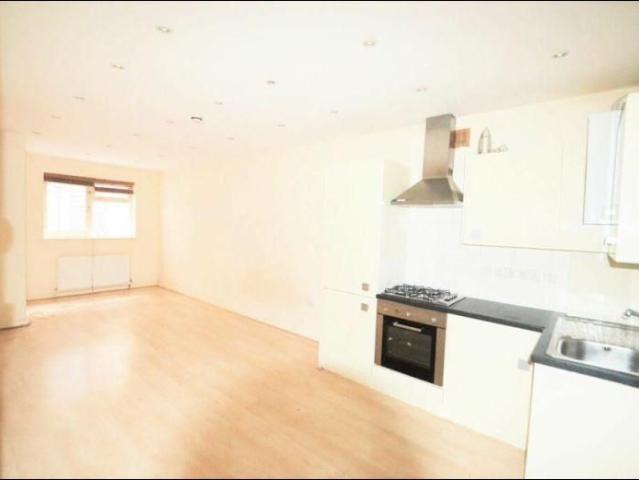 Studio for rent in Temple Fortune, Greater London