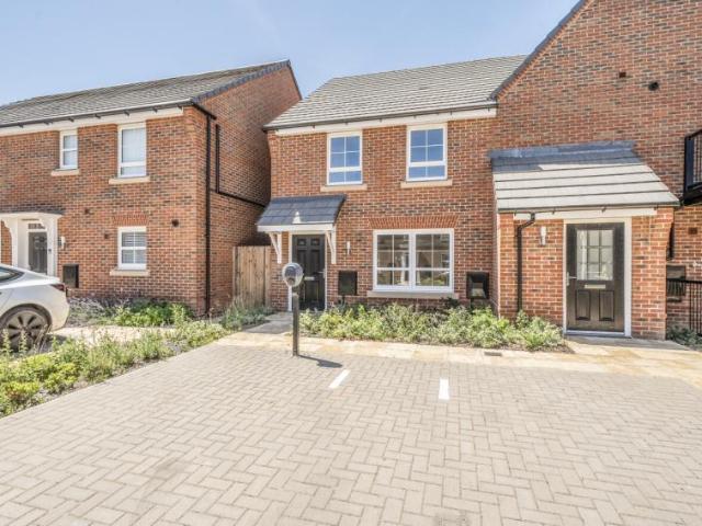 Apartment for sale in Finchampstead