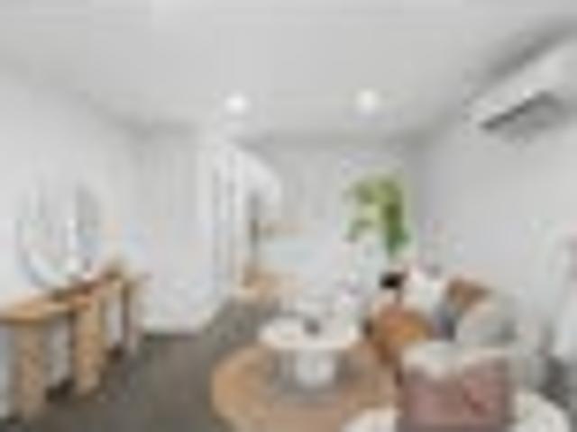 Townhouse for sale in Chaslands, Canterbury