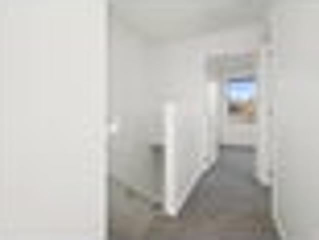 Townhouse for sale in Greerton South, Greerton