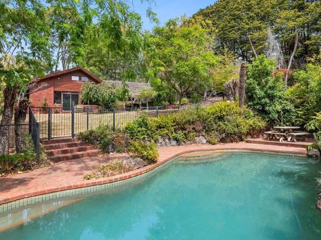 Cottage for sale in Camerons Creek, Victoria