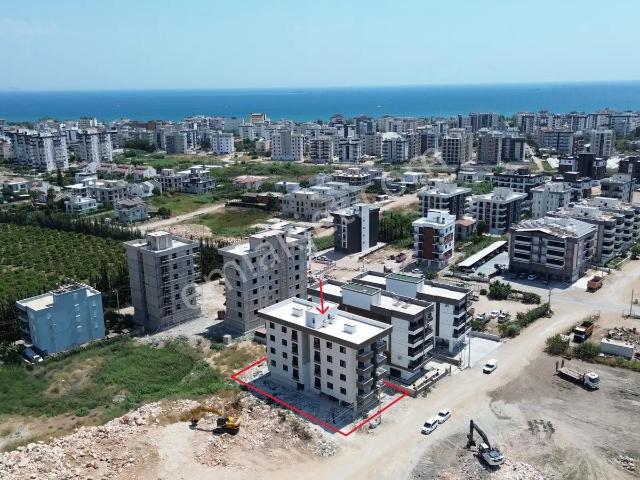 Kum, Finike içerisinde satılık mülk