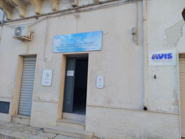 Locale Commerciale in vendita a Salice Salentino, Lecce